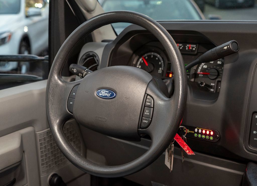 Used 2014 Ford E-350 and Econoline 350 Super Duty RWD image 21