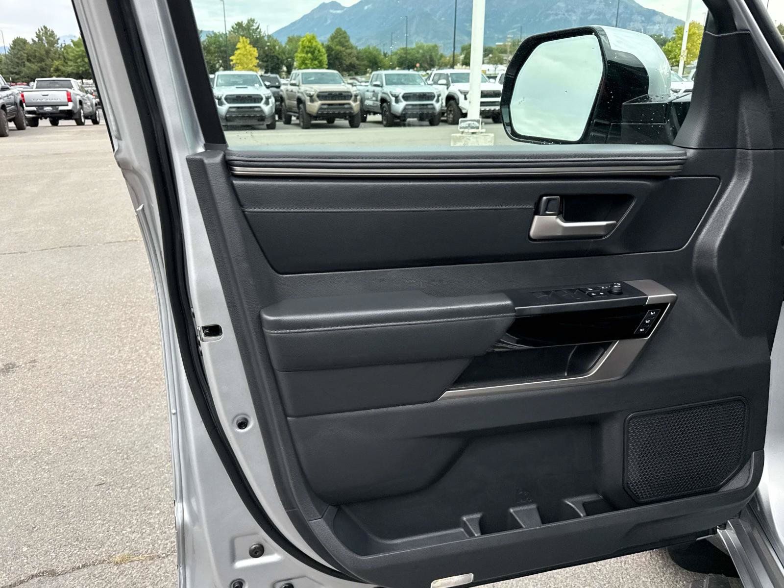 Used 2024 Toyota Tundra Limited AWD/4WD image 12