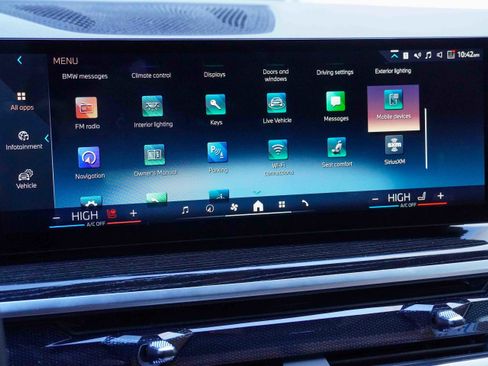 Used 2025 BMW X7 xDrive40i w/ M Sport Package image 25