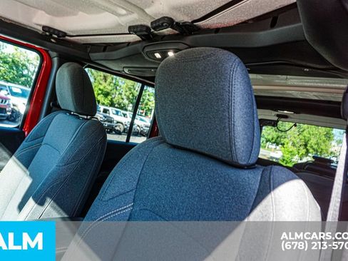 Used 2025 Jeep Wrangler Unlimited Sahara AWD/4WD image 18