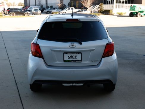 Used 2016 Toyota Yaris L image 14