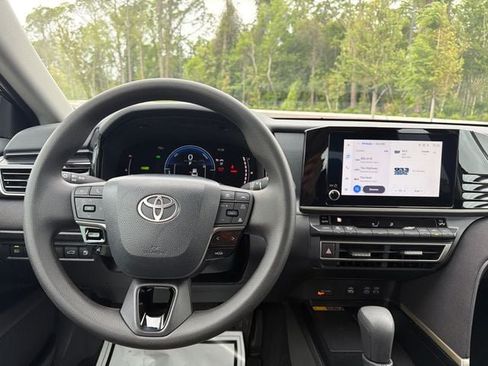 Used 2026 Toyota Camry LE FWD image 11