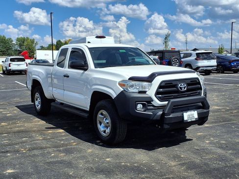 Used 2017 Toyota Tacoma SR AWD/4WD image 25