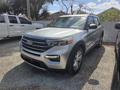 Used 2022 Ford Explorer XLT w/ Equipment Group 202A image 3