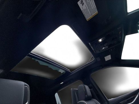 Used 2024 Cadillac Escalade ESV Premium Luxury AWD/4WD image 17