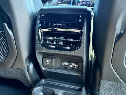 Used 2024 Jeep Grand Cherokee L Laredo AWD/4WD image 15
