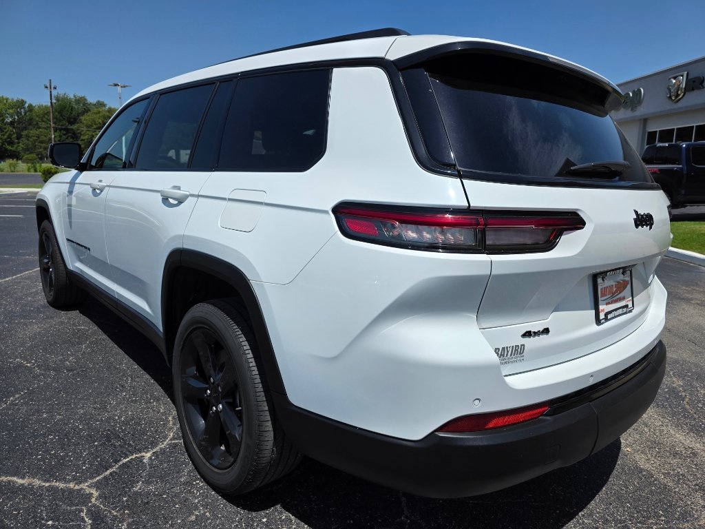 Used 2023 Jeep Grand Cherokee L Laredo AWD/4WD image 8