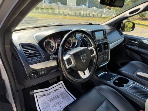 Used 2019 Dodge Grand Caravan GT image 18