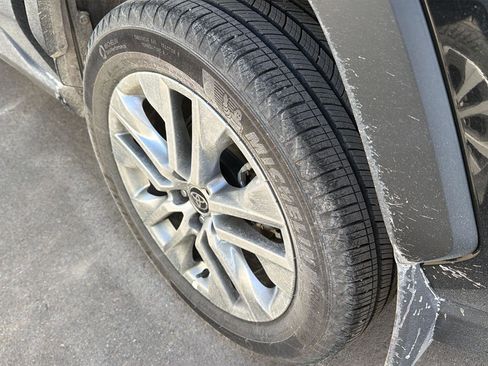 Used 2023 Toyota RAV4 XLE Premium image 10