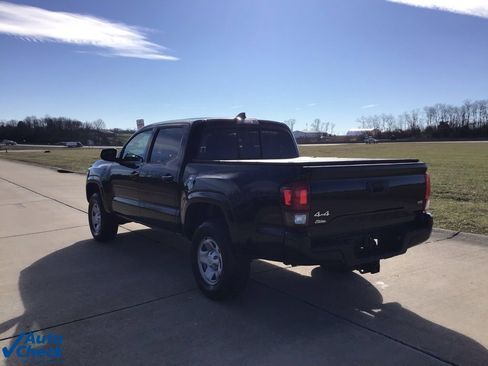 Used 2023 Toyota Tacoma SR image 6