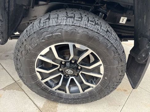 Used 2023 Toyota Tacoma TRD Sport w/ Technology Package AWD/4WD image 12