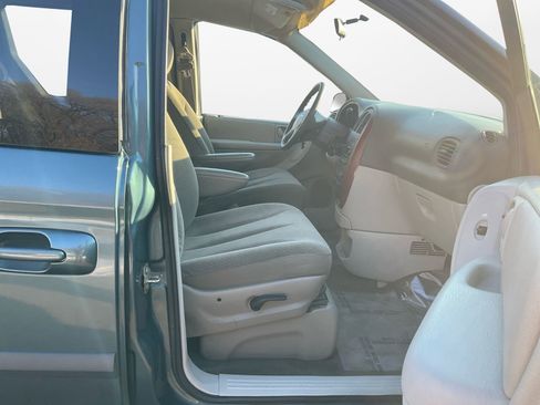 Used 2006 Chrysler Town & Country image 15