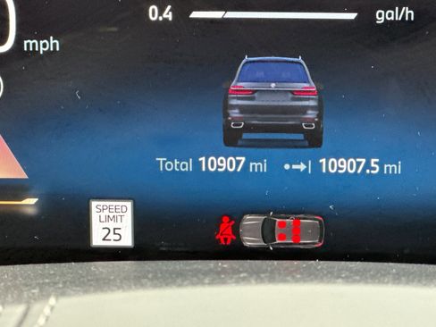 Used 2025 BMW X7 xDrive40i w/ Premium Package image 29