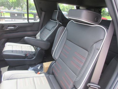 New 2026 GMC Yukon AT4 Ultimate AWD/4WD image 12