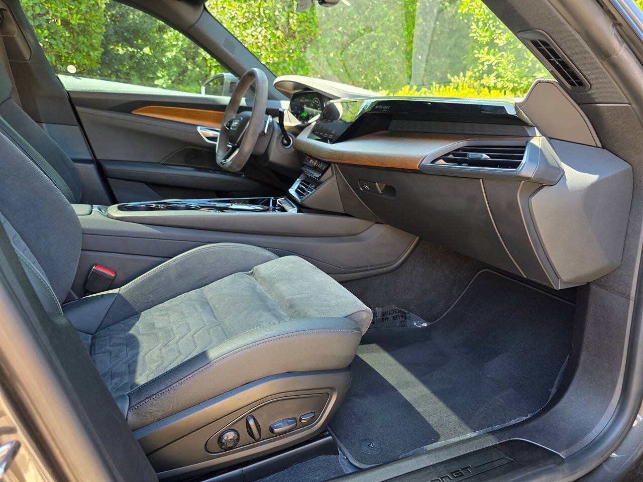 Used 2022 Audi e-tron GT Premium Plus AWD/4WD image 39