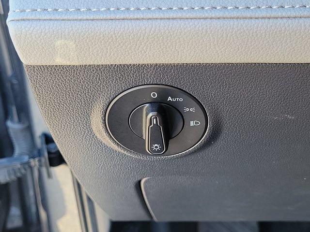 Certified 2024 Volkswagen Taos SE FWD image 28