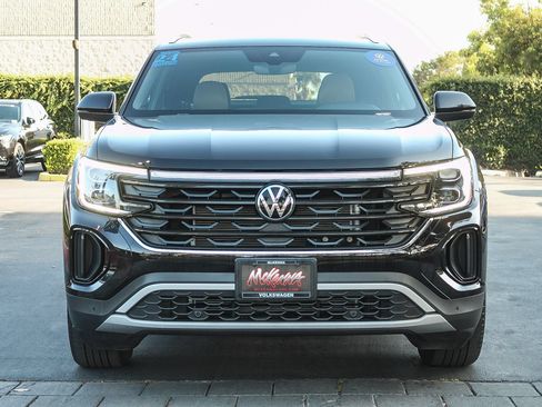 Certified 2024 Volkswagen Atlas Cross Sport SE AWD/4WD image 2