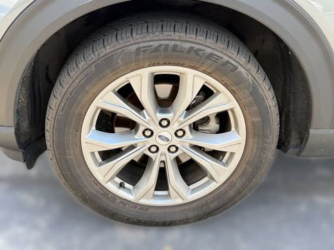 Used 2023 Ford Explorer XLT w/ Equipment Group 202A AWD/4WD image 8