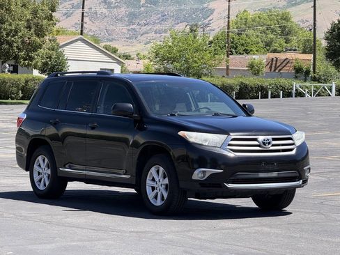 Used 2012 Toyota Highlander SE w/ Tow Pkg AWD/4WD image 3
