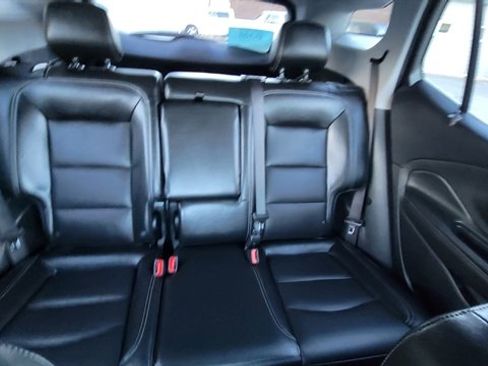 Used 2024 GMC Terrain SLT image 40