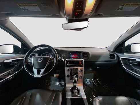 Used 2018 Volvo V60 T5 Cross Country w/ Convenience Package AWD/4WD image 17