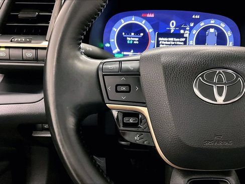 Used 2023 Toyota Crown AWD/4WD image 11