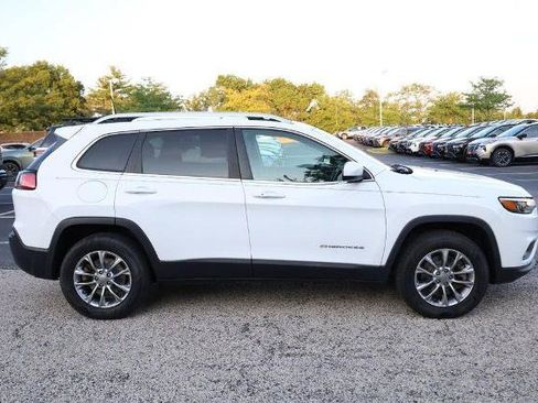Used 2019 Jeep Cherokee Latitude Plus w/ Comfort/Convenience Group AWD/4WD image 3