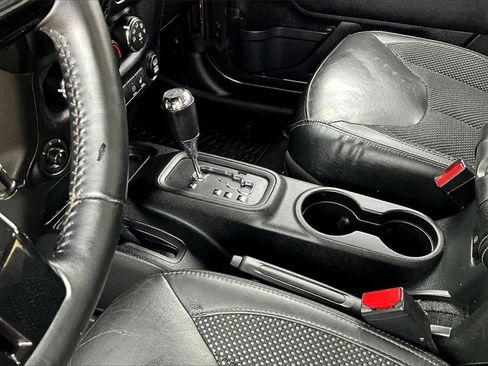 Used 2016 Jeep Wrangler Unlimited Sahara image 14