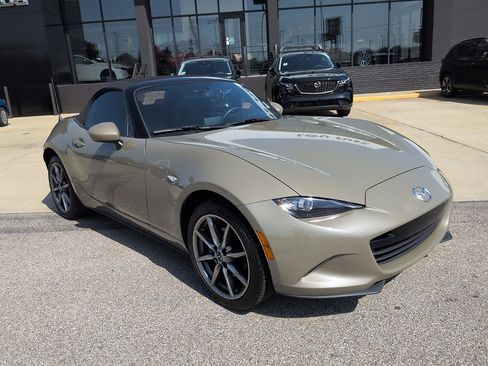 Used 2023 MAZDA MX-5 Miata Grand Touring RWD image 1