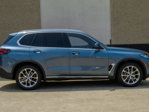 Used 2024 BMW X5 sDrive40i w/ Premium Package RWD image 7