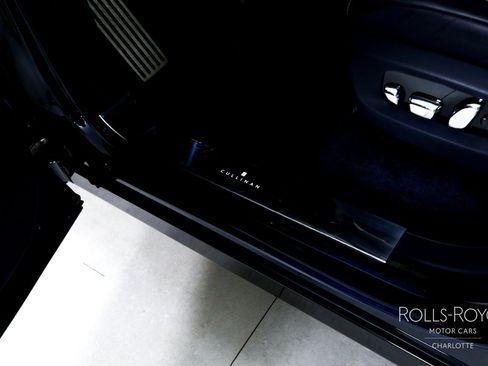 Used 2025 Rolls-Royce Cullinan AWD/4WD image 17