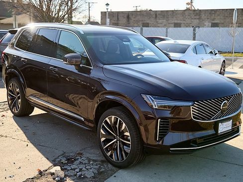 New 2026 Volvo XC90 B6 Plus w/ Protection Package image 4