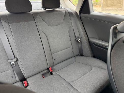 Used 2025 Kia K4 LXS image 38