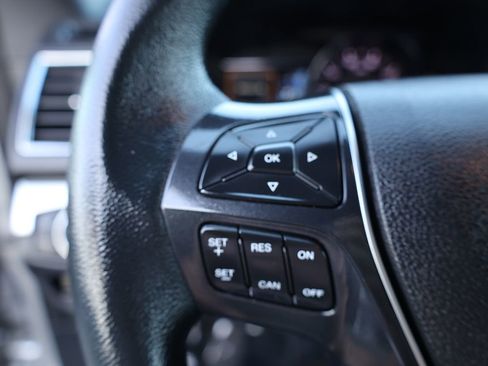 Used 2018 Ford Explorer Limited image 24