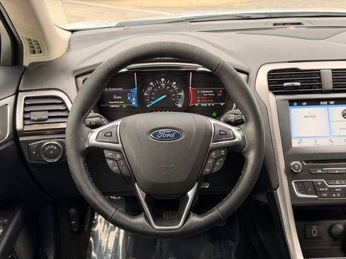 Used 2017 Ford Fusion SE w/ Equipment Group 602A FWD image 24
