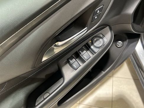Used 2025 Buick Envista Sport Touring w/ Convenience II Package FWD image 21