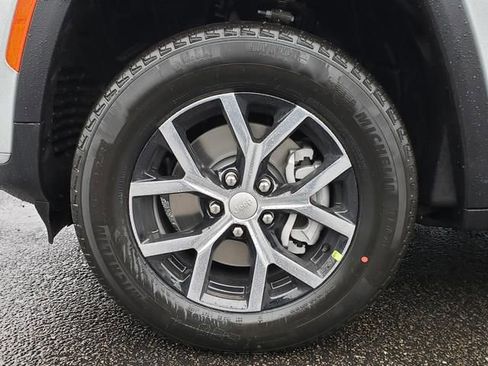 New 2025 Jeep Grand Cherokee L Limited image 12