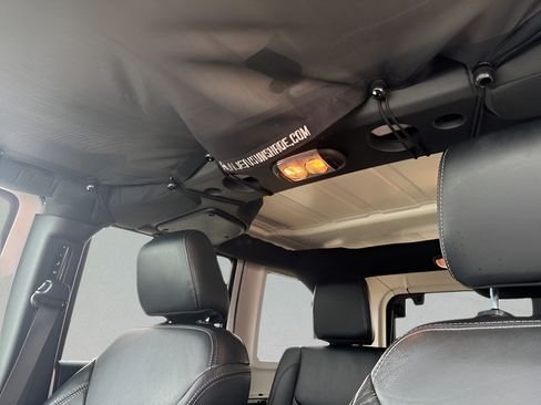 Used 2018 Jeep Wrangler Unlimited Sahara AWD/4WD image 28