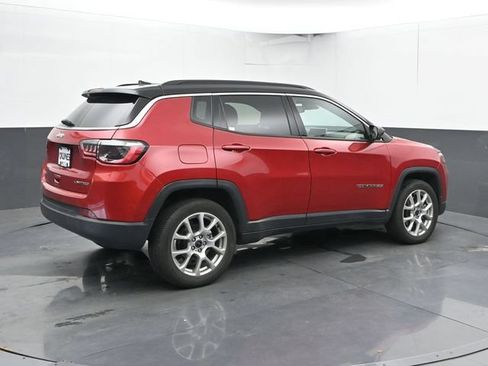 Used 2025 Jeep Compass Limited AWD/4WD image 2