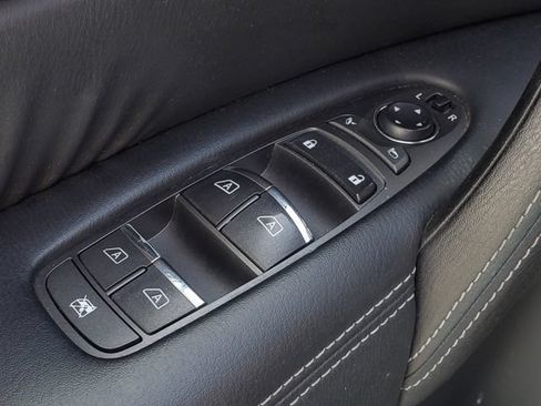Used 2017 INFINITI QX80 4WD w/ Driver Assistance Package image 11