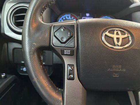 Used 2017 Toyota Tacoma TRD Off-Road image 16