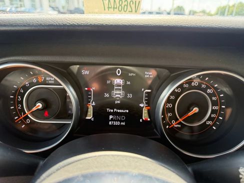 Used 2018 Jeep Wrangler Unlimited Sahara w/ Dual Top Group AWD/4WD image 14