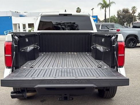 Used 2025 Toyota Tacoma TRD Sport image 32