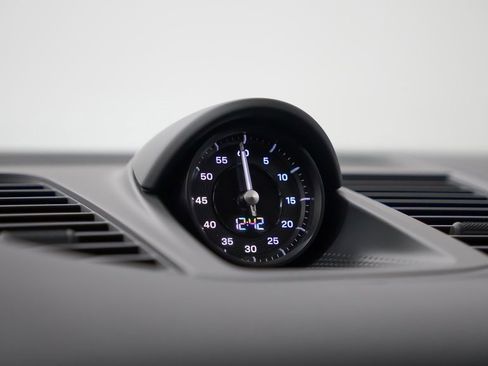 Certified 2025 Porsche Panamera 4 image 30