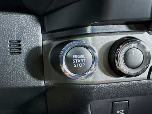 Used 2019 Toyota Tacoma TRD Off-Road AWD/4WD image 14