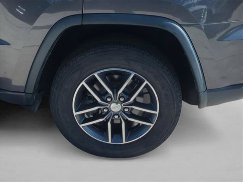 Used 2018 Jeep Grand Cherokee Limited RWD image 24
