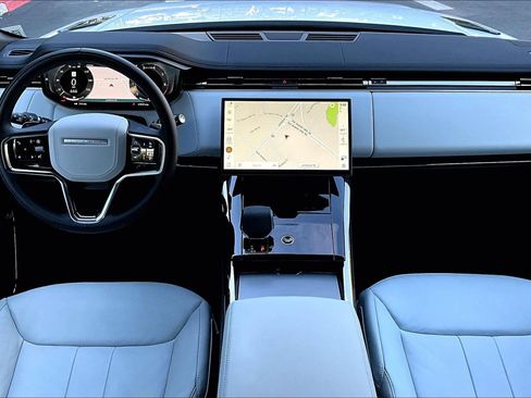 Used 2025 Land Rover Range Rover Sport image 16