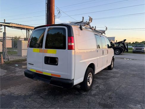Used 2017 Chevrolet Express 2500 RWD image 4