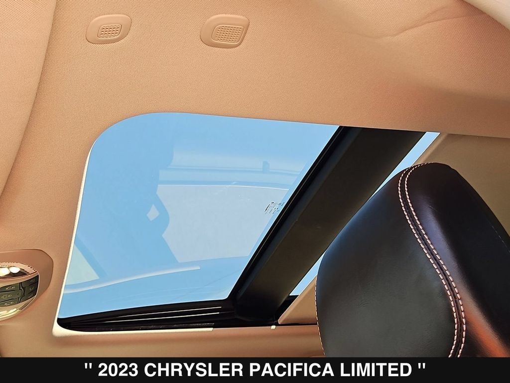Used 2023 Chrysler Pacifica Limited w/ Uconnect Theater Family Group FWD image 35
