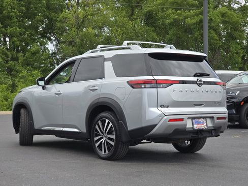 Used 2024 Nissan Pathfinder Platinum AWD/4WD image 24